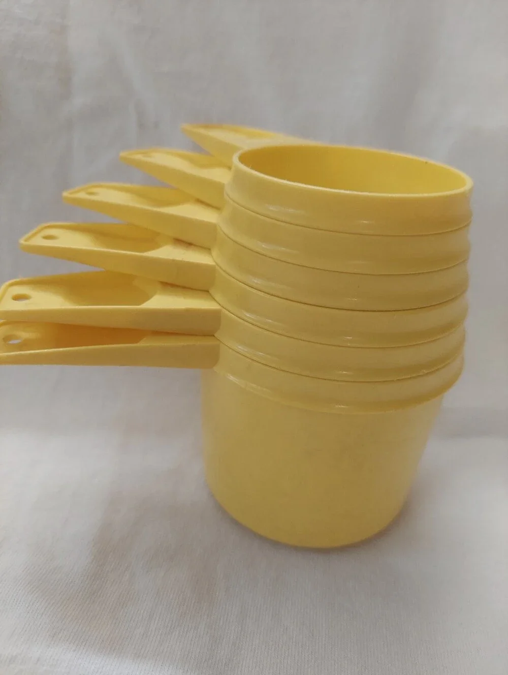 Tupperware Yellow Measuring Cups, Set of 5, Vintage